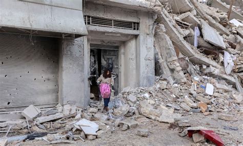 10 Ways To Respond After An Earthquake Plan International Australia 10 Ways To Respond After An Earthquake Plan International Australia