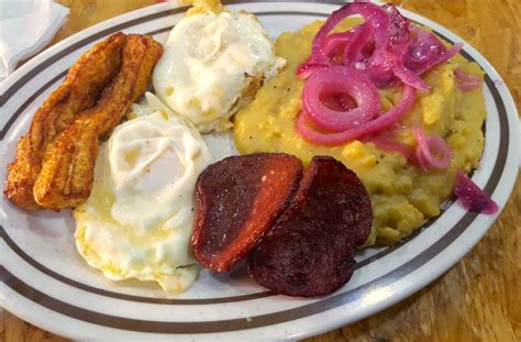 5 Dominican Breakfast Delights