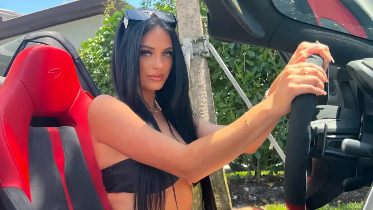7 Ways Camilla Araujo Stuns with Her Hot Style
