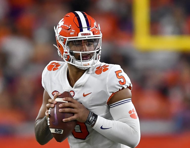 Clemson Qb D J Uiagalelei Has Lost A Lot Of Weight During Offseason Clemson Qb D J Uiagalelei Has Lost A Lot Of Weight During Offseason