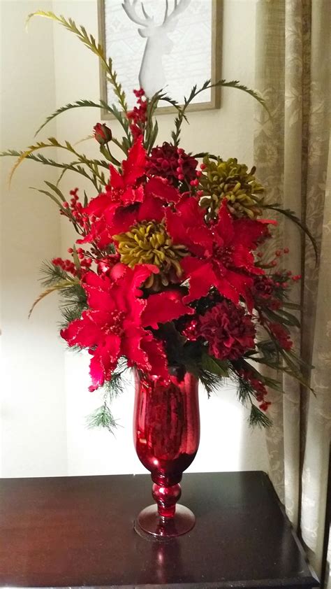 10 Stunning Christmas Flower Arrangements