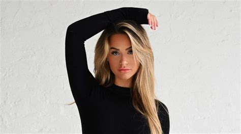 7 Ways Emily Elizabeth Excels on OnlyFans