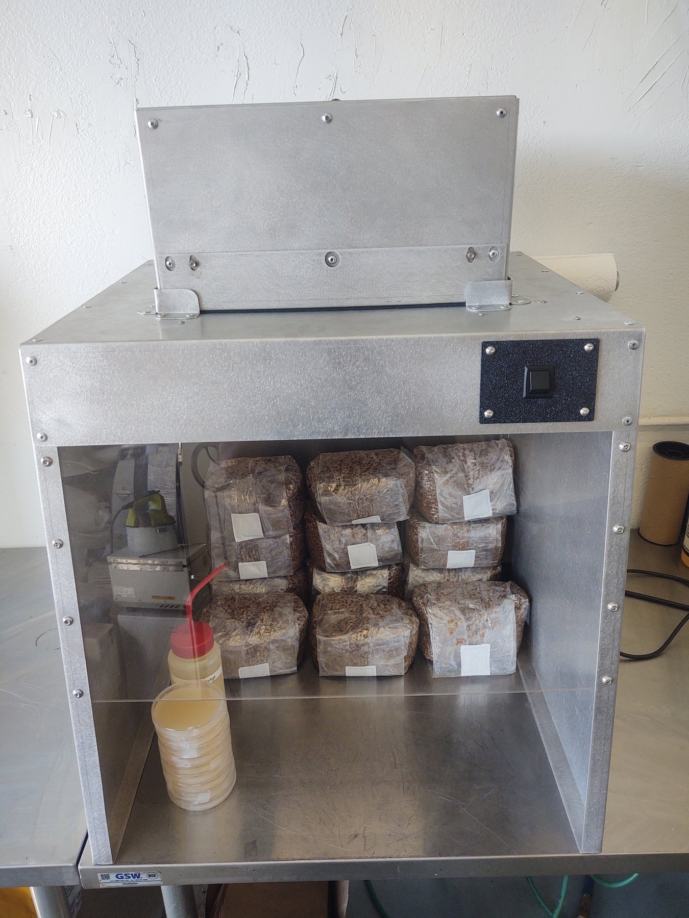 How I Built My First Laminar Flow Hood For Home Mycology