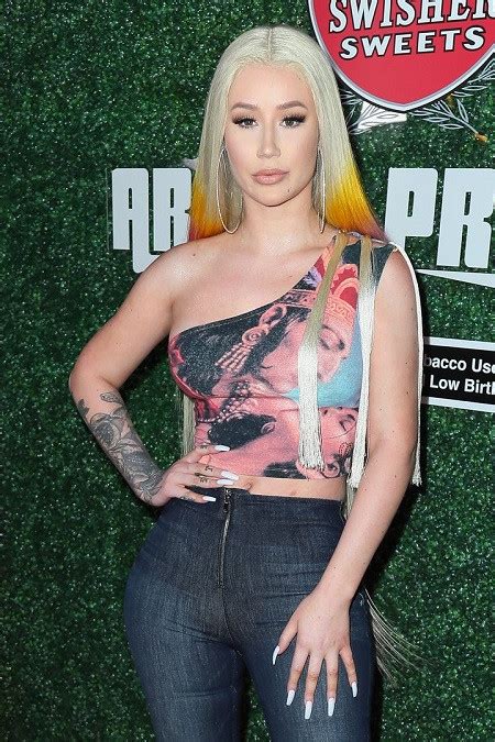 5 Hacks to See Iggy's Leaked Nudes