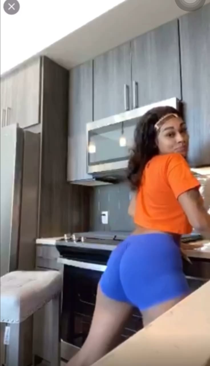 Jania Meshell R Hoesiwant Jania Meshell R Hoesiwant