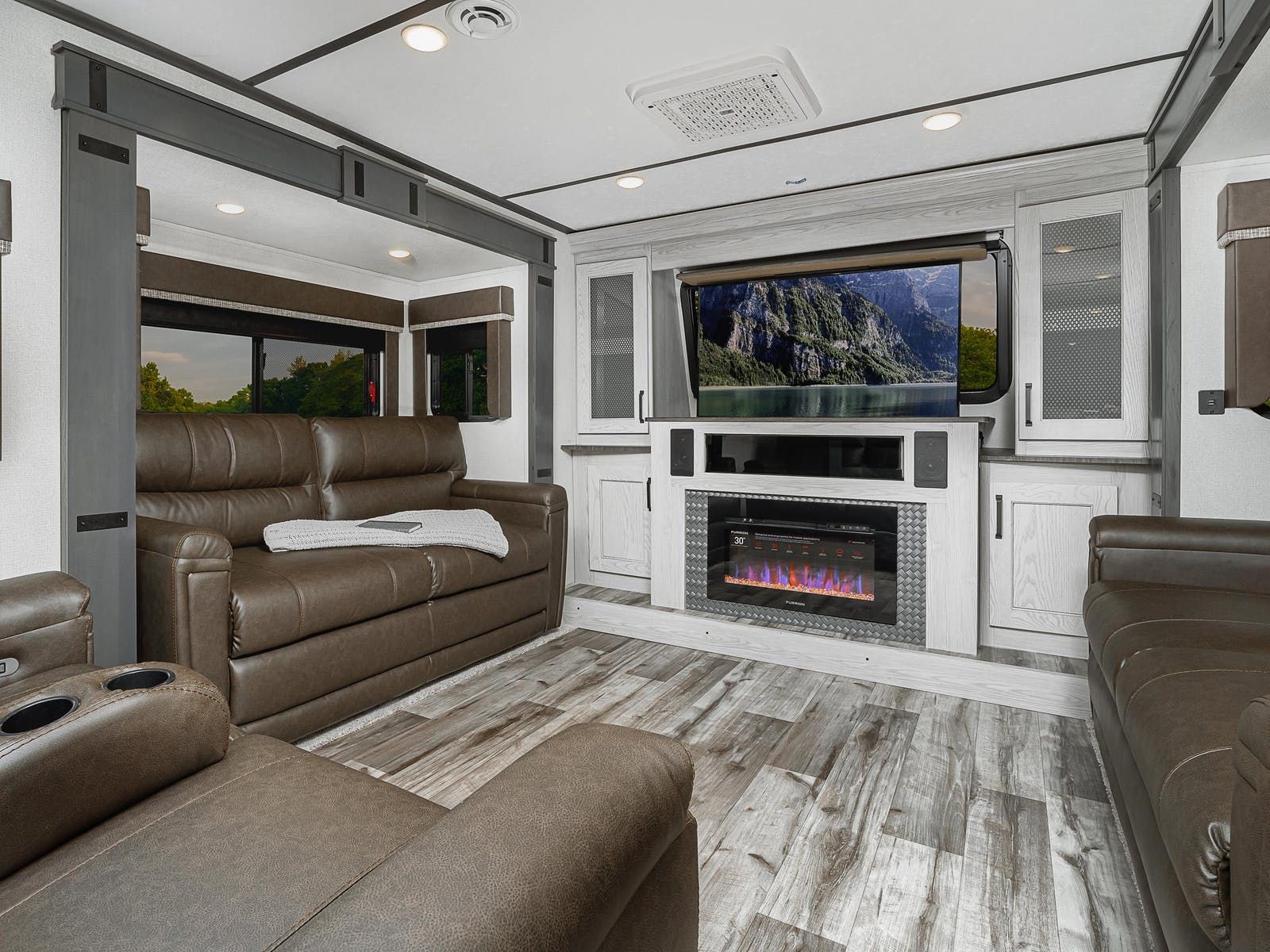 Montana High Country Luxury Fifth Wheels Model 373Rd Floorplan