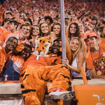 Explore the Best On-Campus Job Opportunities
