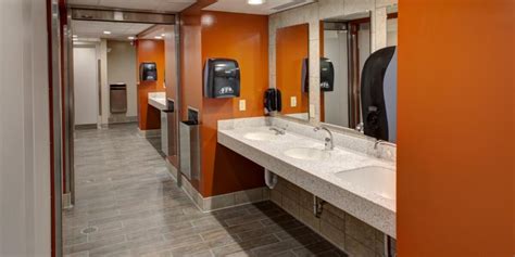 5 Ways to Enhance Your Dorm Bathroom
