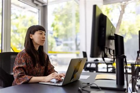 Online Education: Software Engineering Made Easy